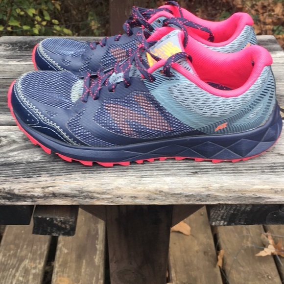 Women’s New Balance sneakers! - Picture 3 of 6